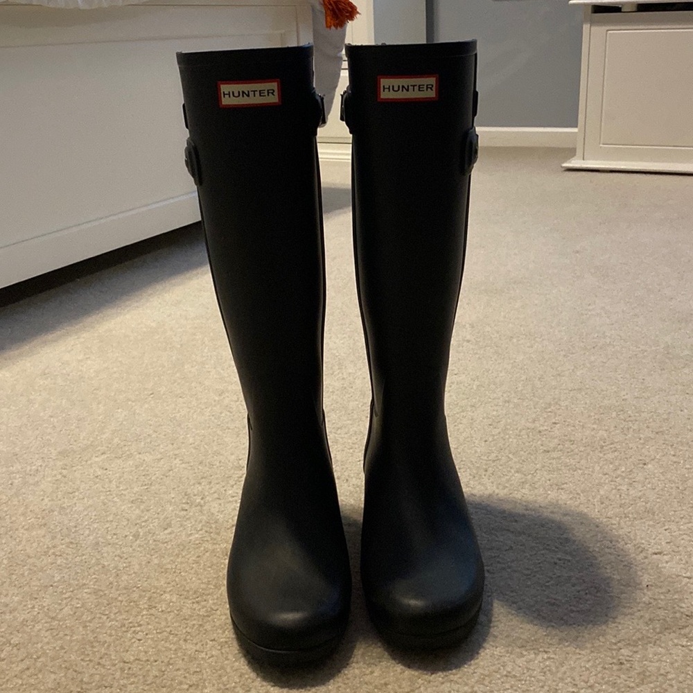 Black matte tall hunter boots!!